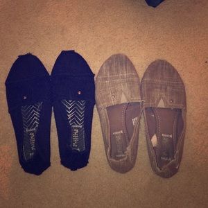 two pairs of flats, black and gray